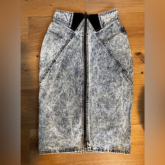 Long denim shirt with cinched waist. Fits like a size 4. - Picture 1 of 2